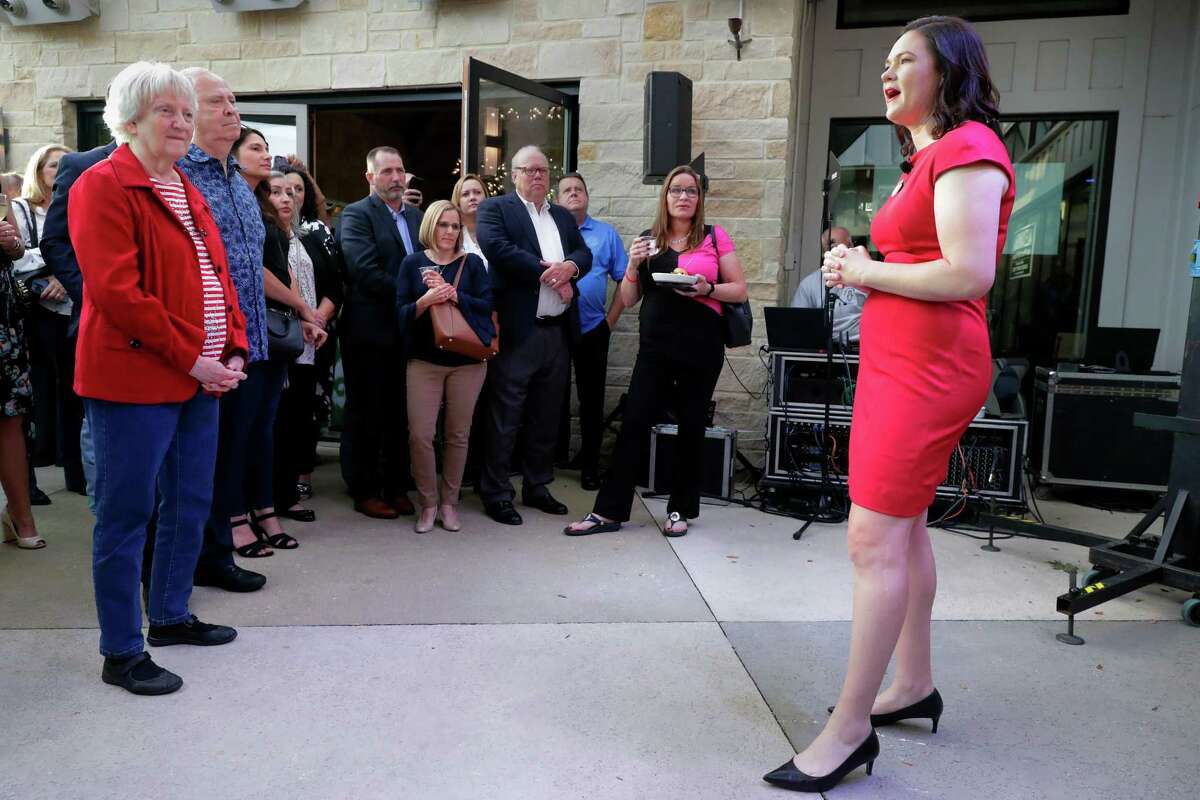 Army vet Alexandra del Moral Mealer wins GOP nomination to face Harris