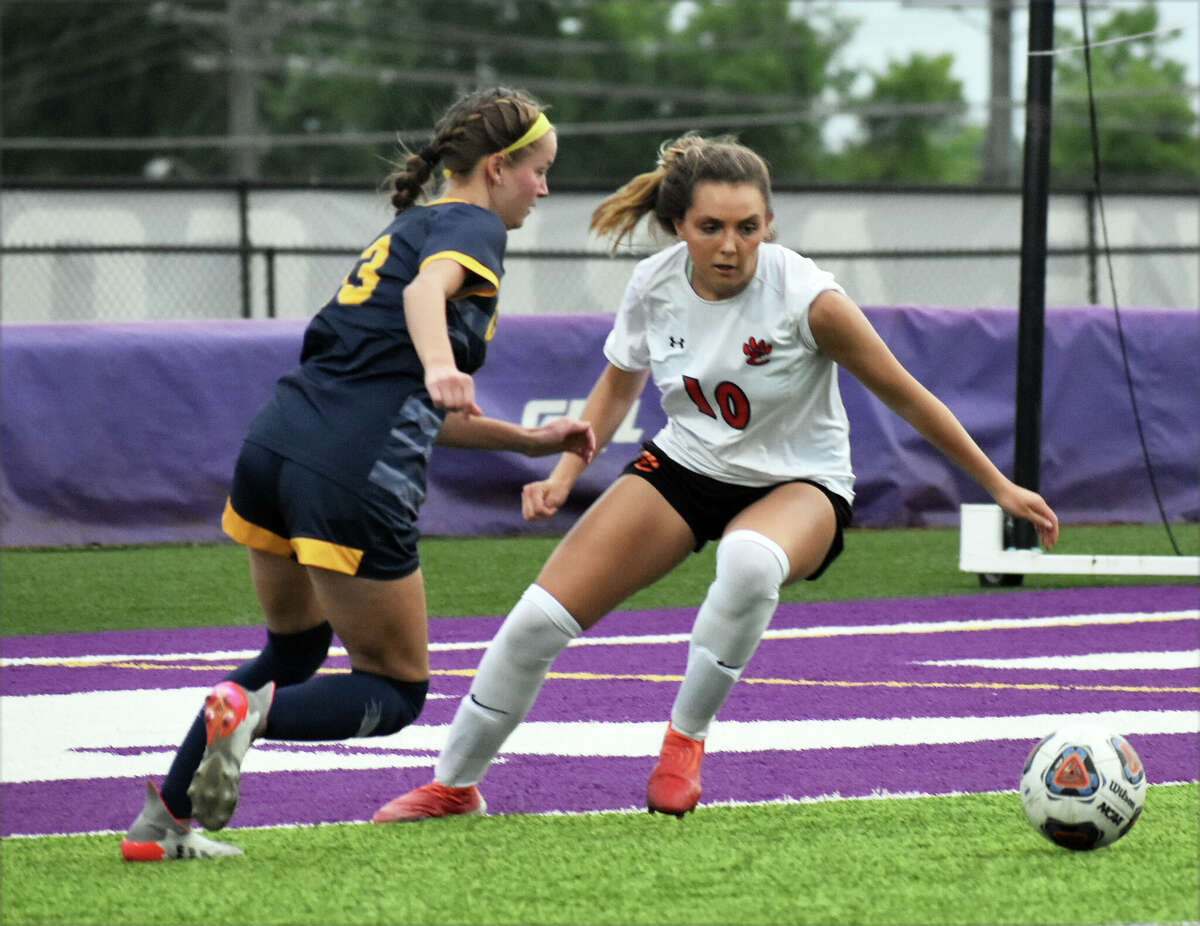 Edwardsville's Macie Hockett defends against O'Fallon during the Class 3A Normal Community Sectional semifinals on Tuesday at Collinsville.