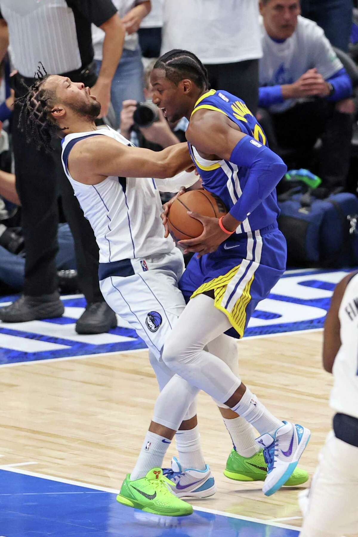 Golden State Warriors’ Jonathan Kuminga is called for an offensive foul as Dallas Mavericks’ Jalen Brunson defends in 4th quarter of Mavs’ 119-109 win in Game 4 of NBA Western Conference Finals at American Airlines Center in Dallas, Texas, on Tuesday, May 24, 2022.