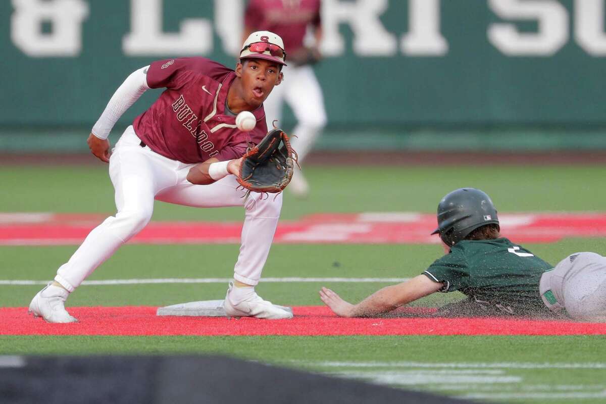 Summer Creek second baseman Ahmar Donatto, right, gets the throw too late at Strake Jesuit runner Clay Richardson, right, is safe on the steal during their Region III-6A quarterfinal baseball game held at the Univeristy of Houston Friday, May 20, 2022 in Houston, TX.