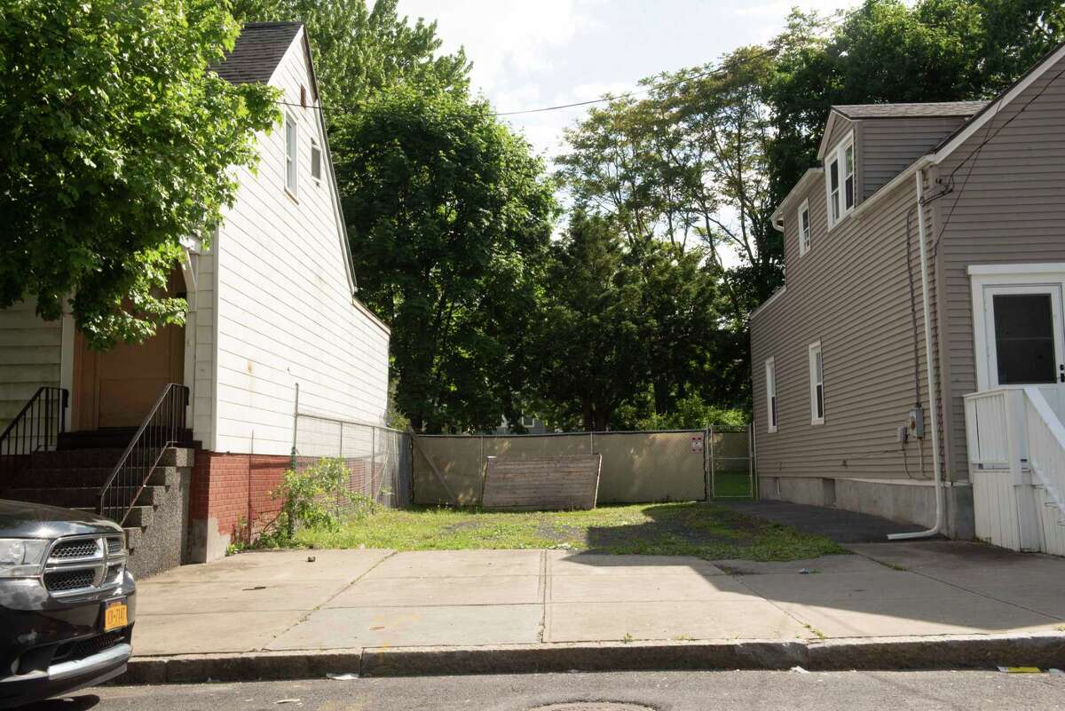 Albany Land Bank offers 100 lots