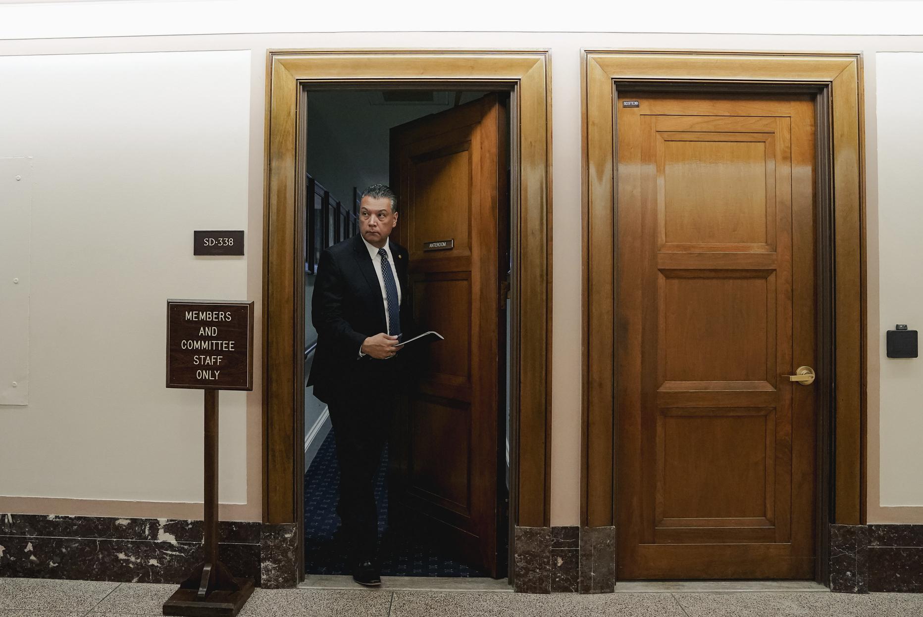 Alex Padilla is a heavy favorite to keep his Senate seat. Why is he campaigning so hard? - Vimarsana News