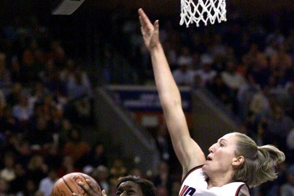 Tennessee's Semeka Randall (21) goes up for a shot as Connecticut's Kelly Schumacher (11) defends during the first half of the Women's Final Four Championship at the First Union Center in Philadelphia on Sunday, April 2, 2000. (AP Photo/Rusty Kennedy )