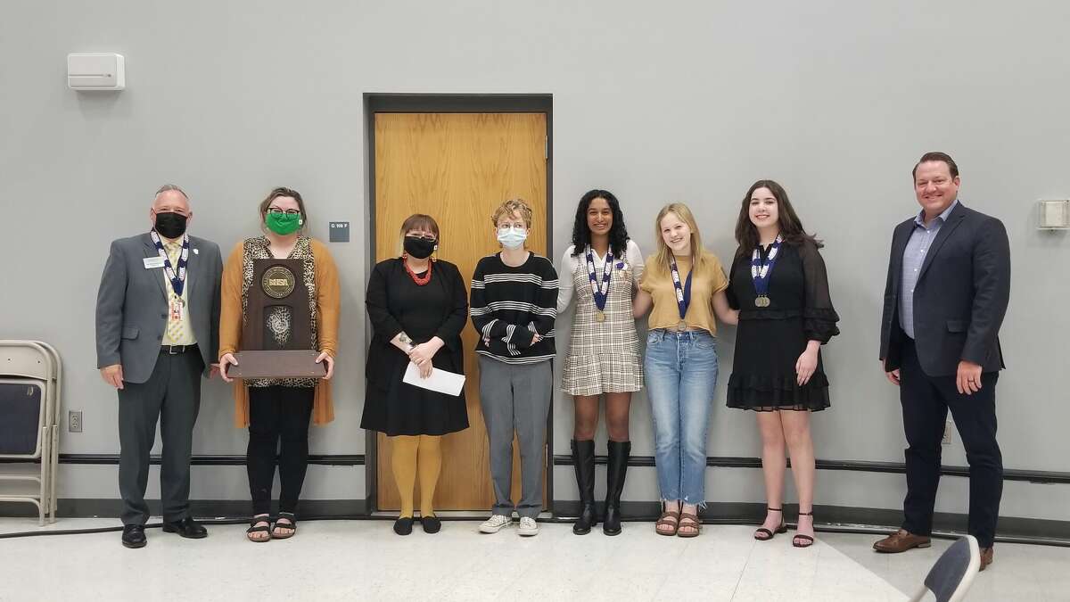 The District 7 Board of Education recognized the Edwardsville High School Journalism Team for winning state runner up at their regular business meeting on Monday. 