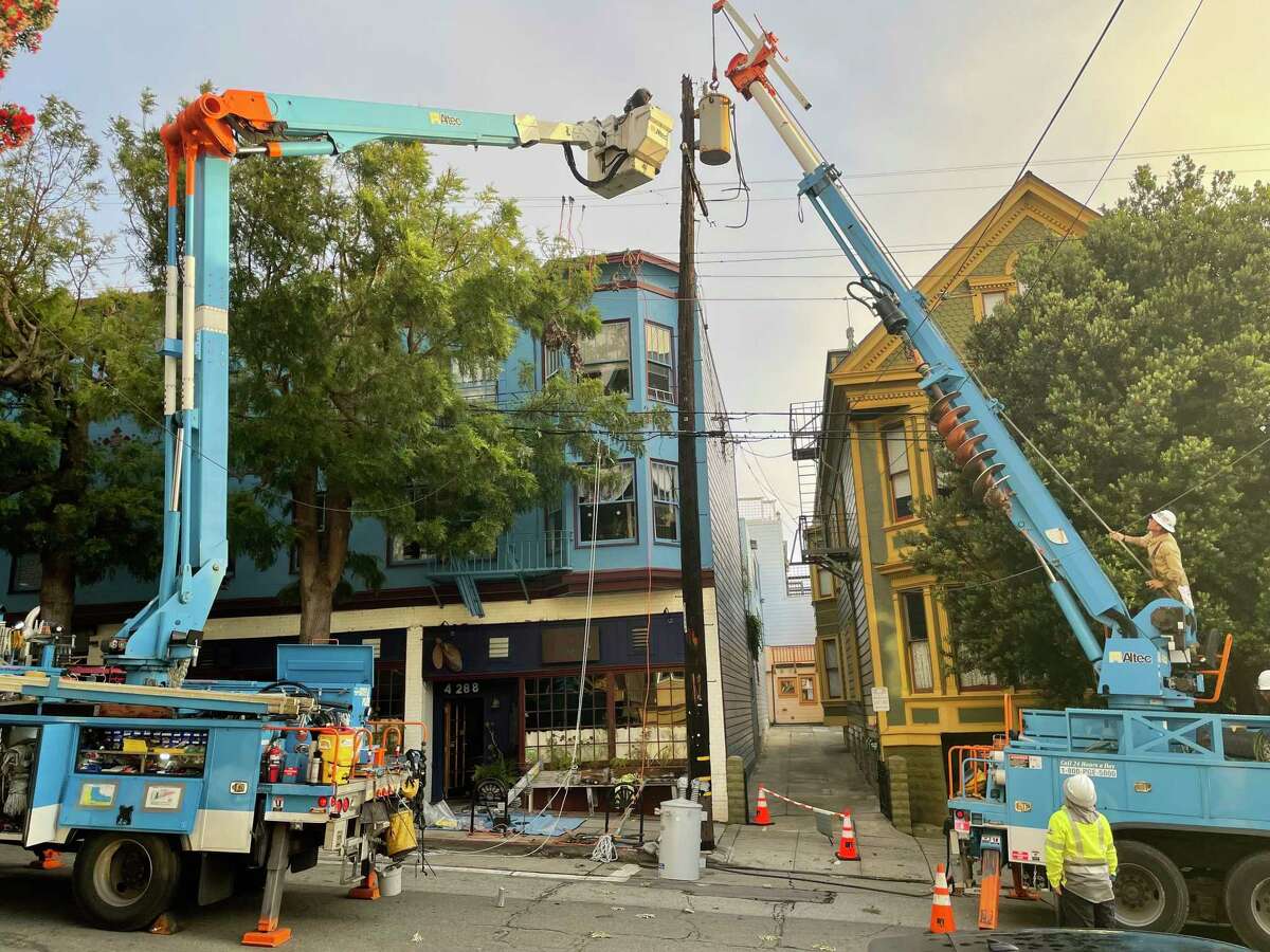 PG&E crews work to restore power to around 750 customers in San Francisco’s Noe Valley neighborhood after what appeared to be a blown transformer scorched a utility pole.