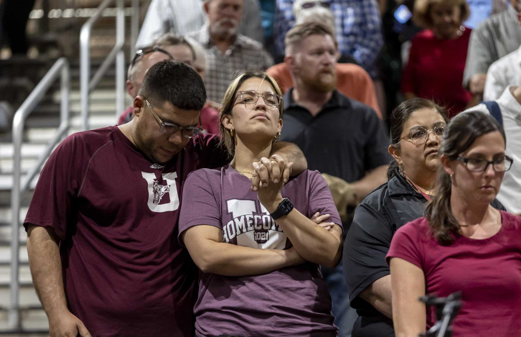 'We don't know what to pray': Religious leaders pray with Uvalde families - Vimarsana News