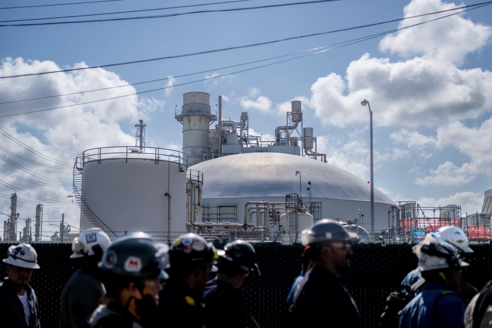 Texas refineries exceed federal pollution standards - Vimarsana News