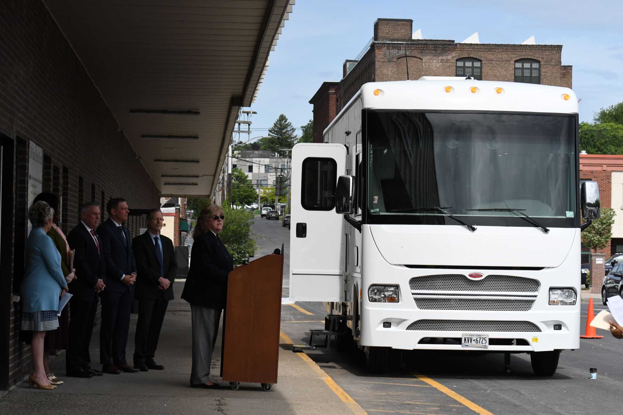 Albany County gets mobile unit to respond to families in crisis - Vimarsana News
