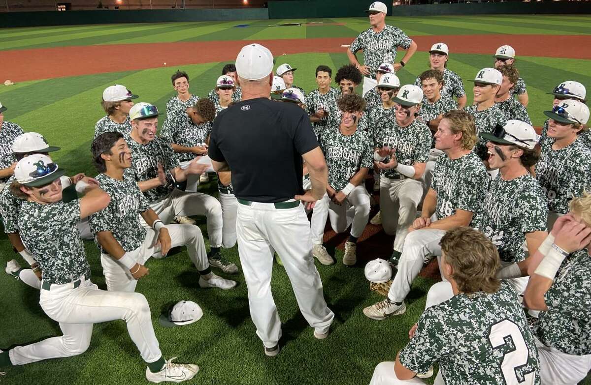 Reagan baseball coach Chans Chapman speaks to his team after the Rattlers defeated Eagle Pass 8-7 in a one-game Region IV-6A semifinal playoff on Thursday, May 26, 2022 at Veterans Field in Laredo.