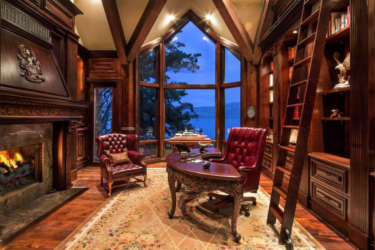 Crystal Pointe, two real estate waterfront real estate properties on the Nevada side of Lake Tahoe, is on the market for $ 64.5 million.
