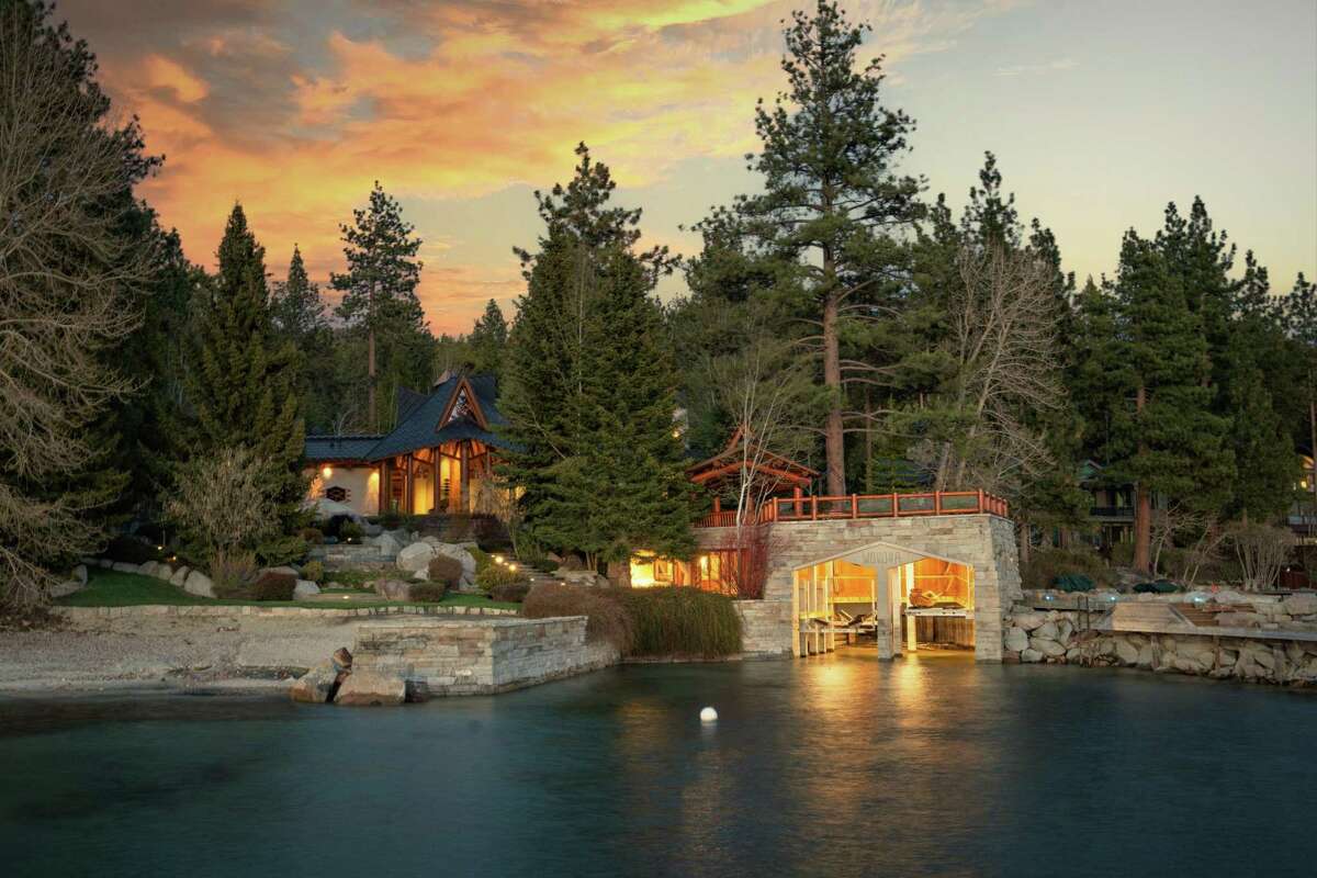 Wovoka, a waterfront real estate on the eastern shore of Lake Tahoe, is on the market for $ 55 million.