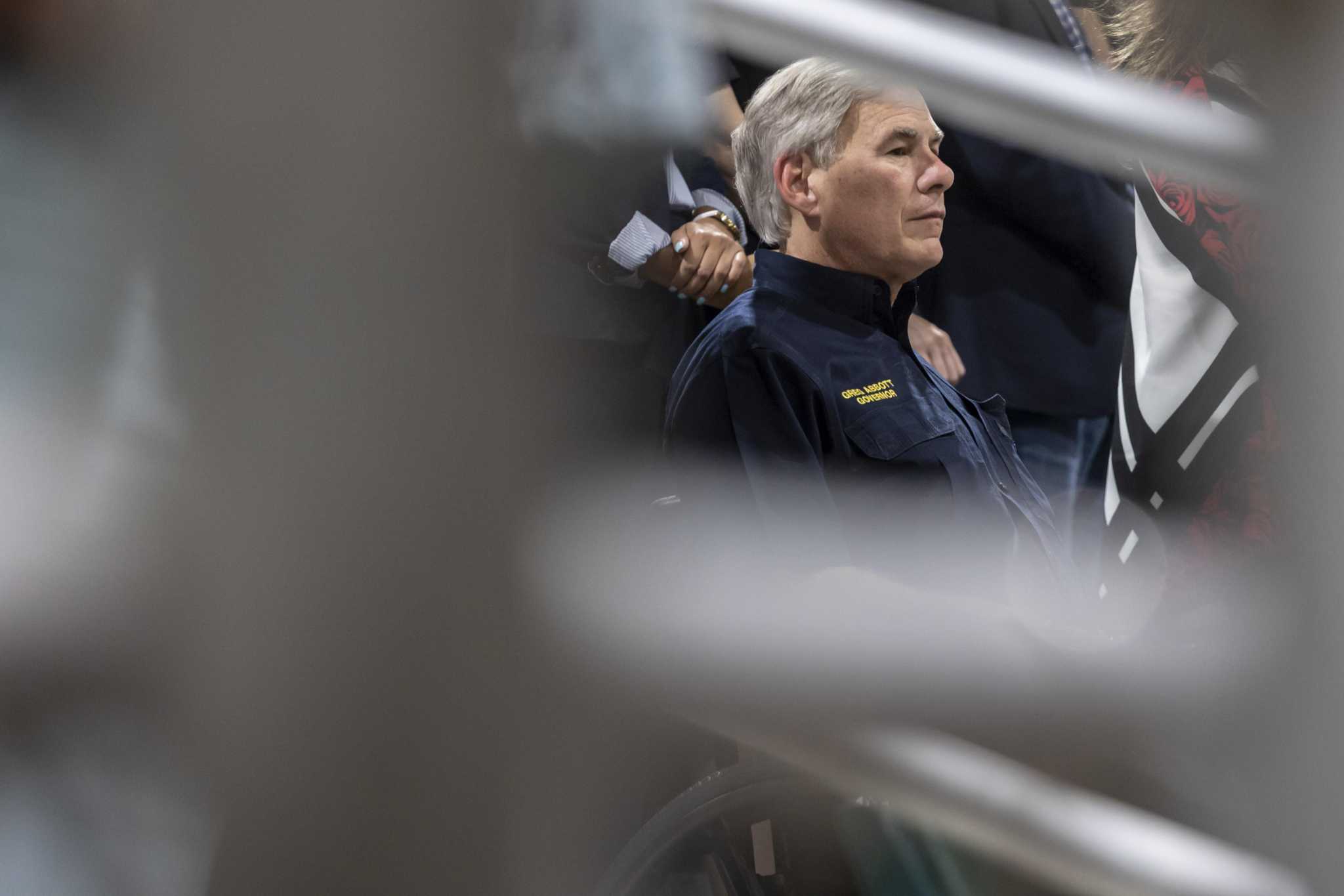 Gov. Abbott faces more scrutiny as police mistakes emerge in Uvalde school shooting - Vimarsana News