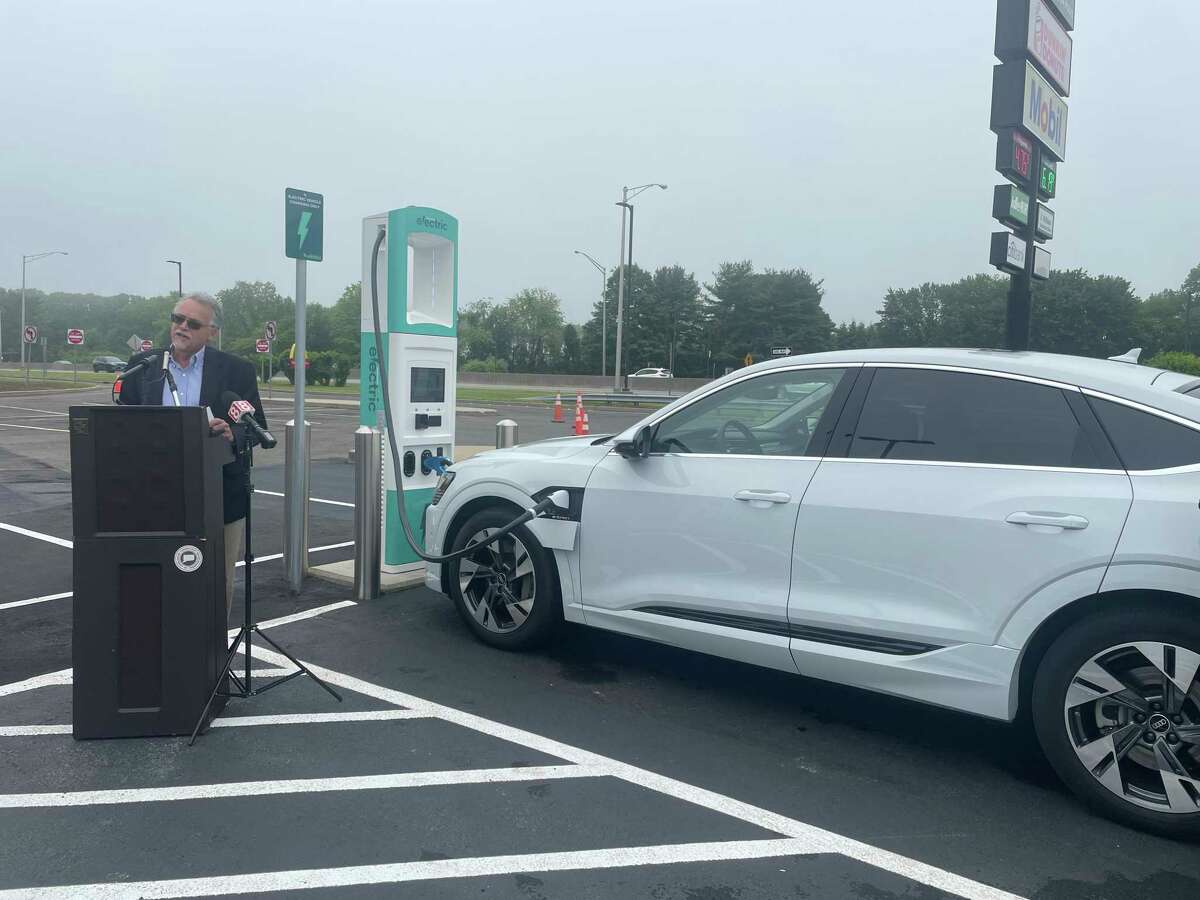 ct-s-first-universal-charging-stations-for-electric-cars-are-installed
