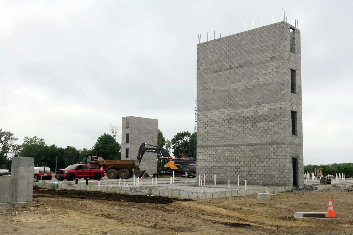 ‘Going vertical’ Trumbull apartments next to mall begin to rise