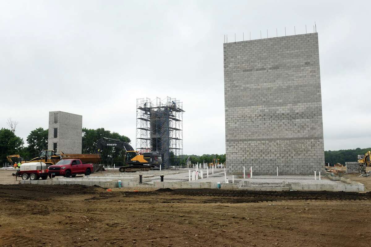 ‘Going vertical’ Trumbull apartments next to mall begin to rise