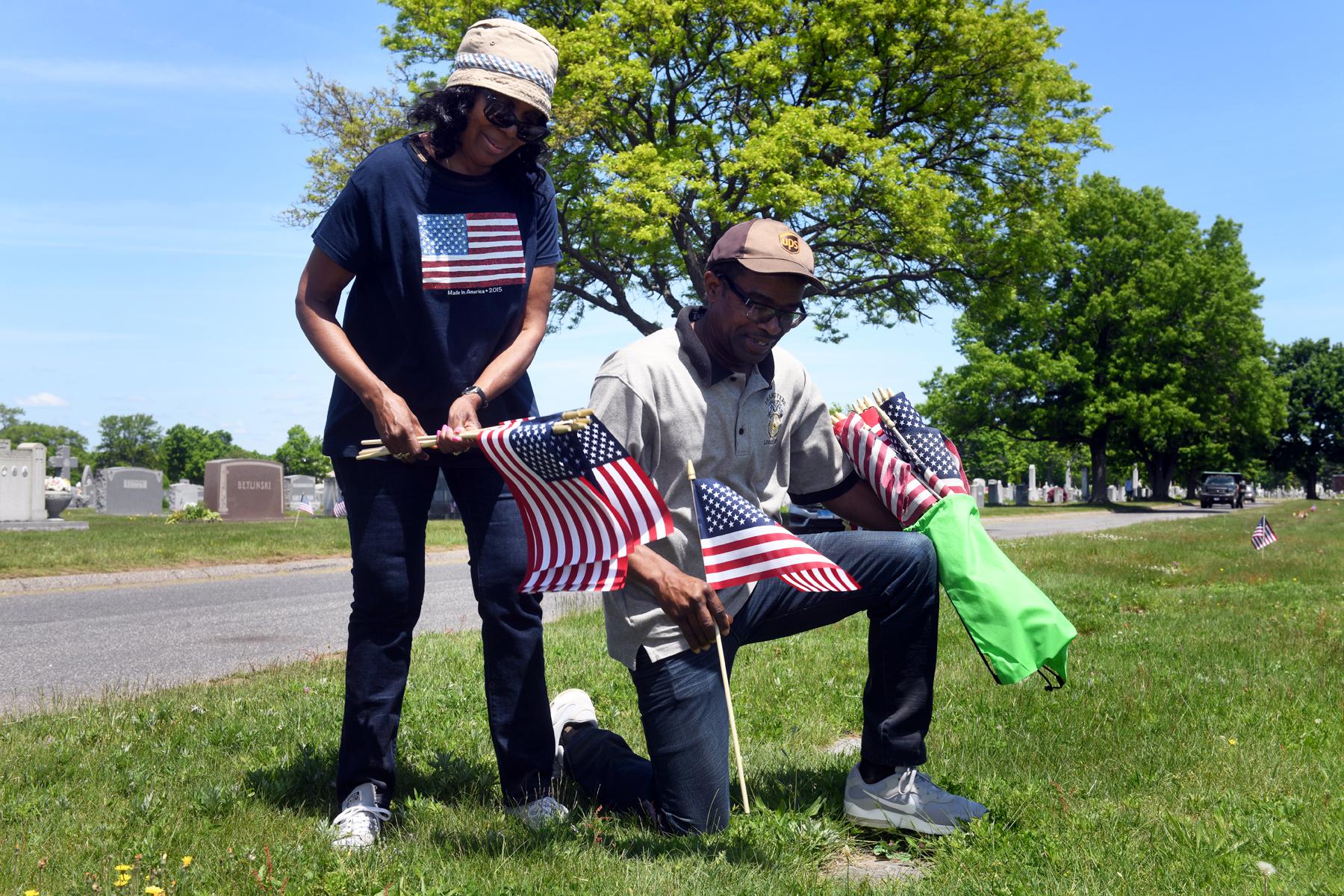 Photos: CT volunteers honor fallen veterans ahead of Memorial Day