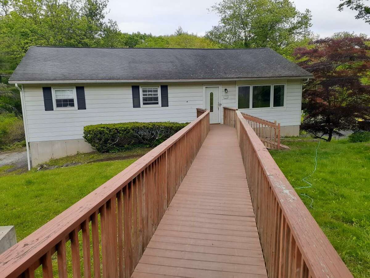 Volunteers to repair home of New Fairfield veteran