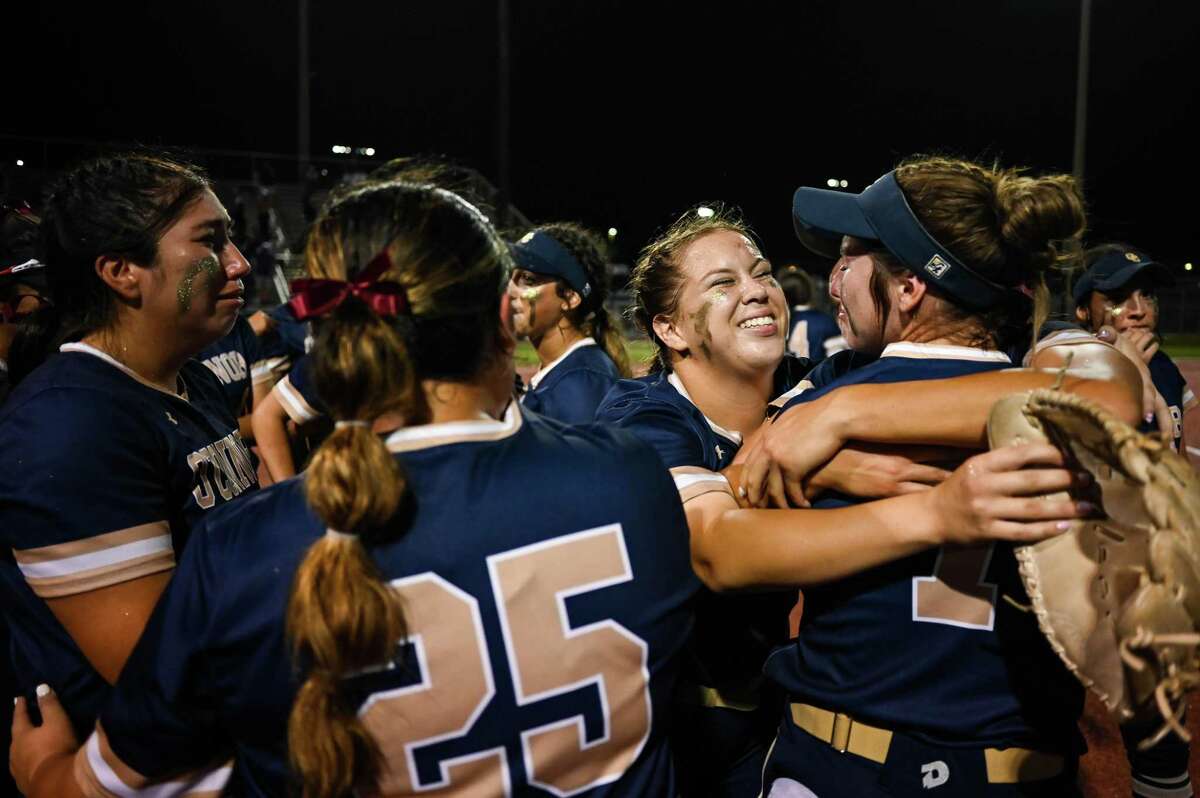O’Connor’s players celebrate after O’Connor’s beat Weslaco 7-6 in game 2 of the Region IV-6A final. On Friday March 27, 2022 at Cabaniss field in Corpus Christi, Texas.