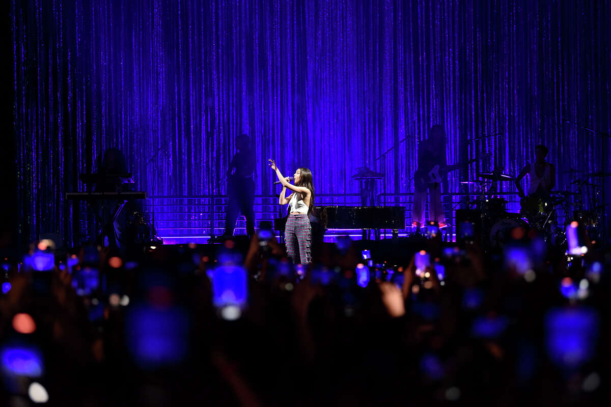 Olivia Rodrigo s First San Francisco Show Has Chaotic Lines olivia-rodrigo-s-first-san-francisco-show-has-chaotic-lines