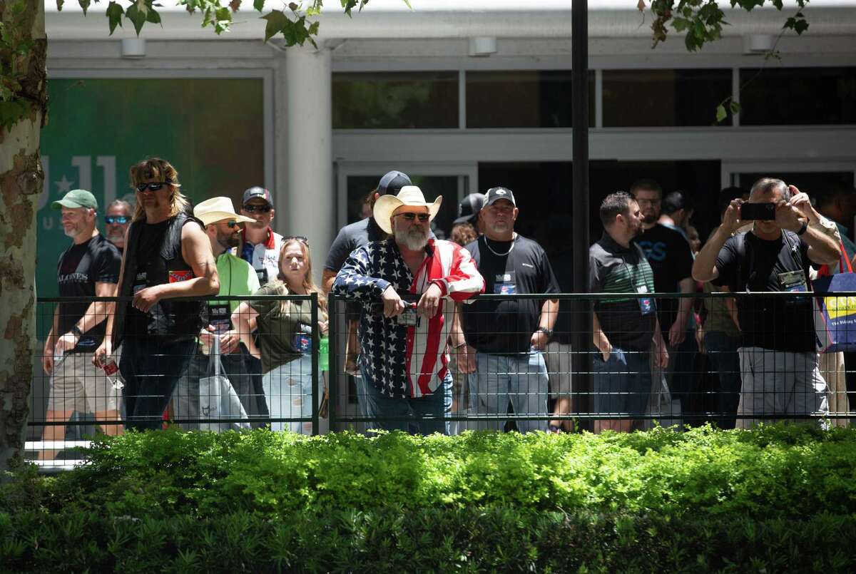 Houstons Nra Convention A Handful Of Protesters On Final Day 6499