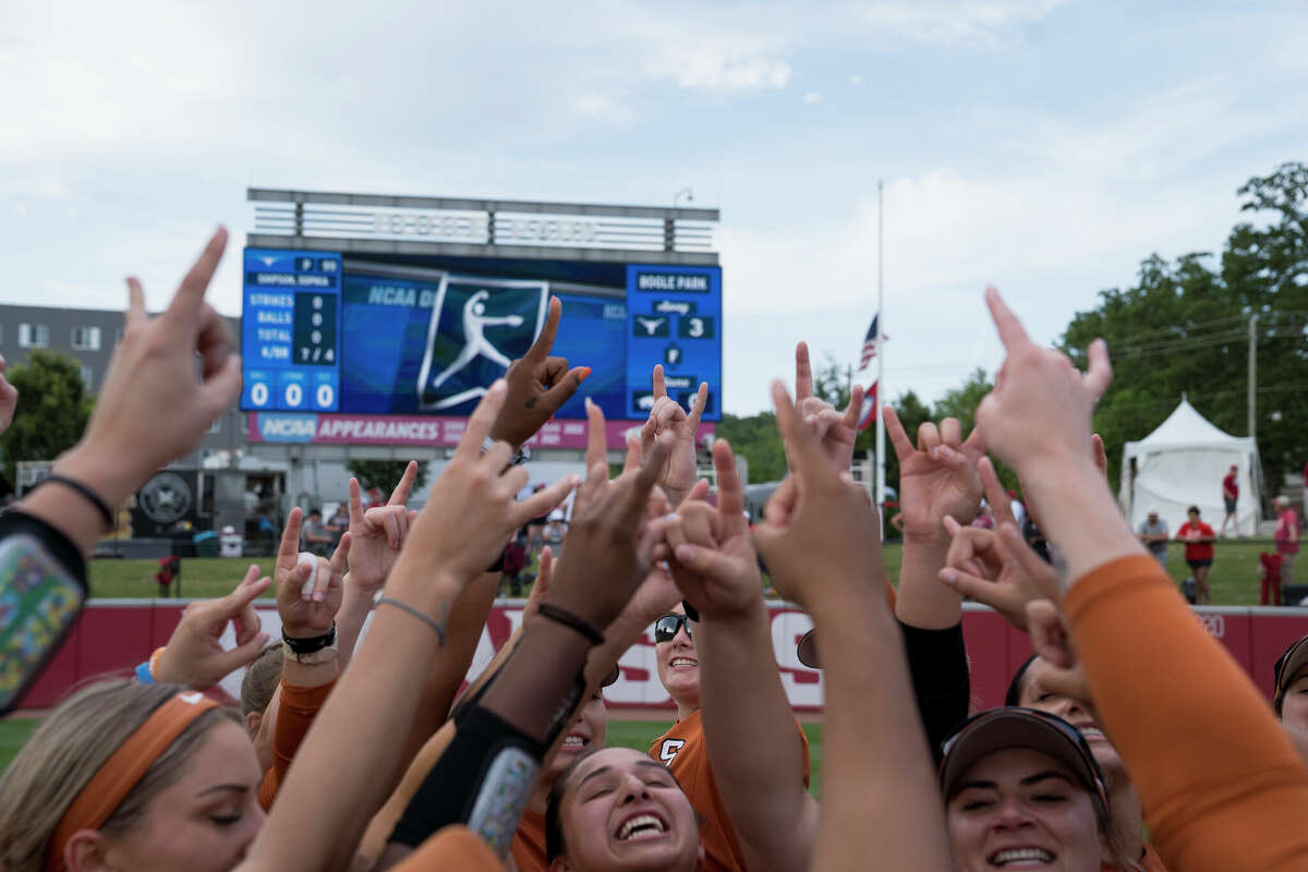 Texas celebrates its win over Arkansas on Saturday to advance to the Women’s College World Series.