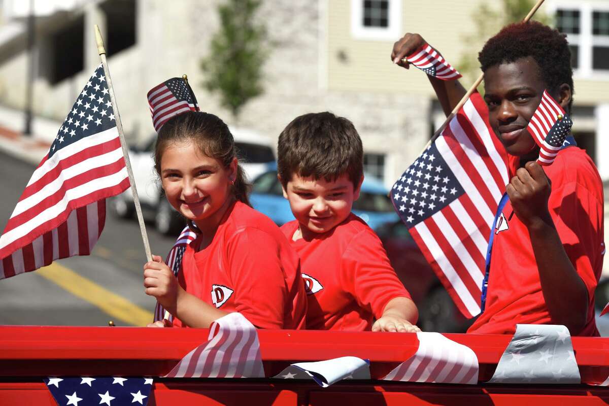 Photos DerbyShelton Memorial Day parade returns