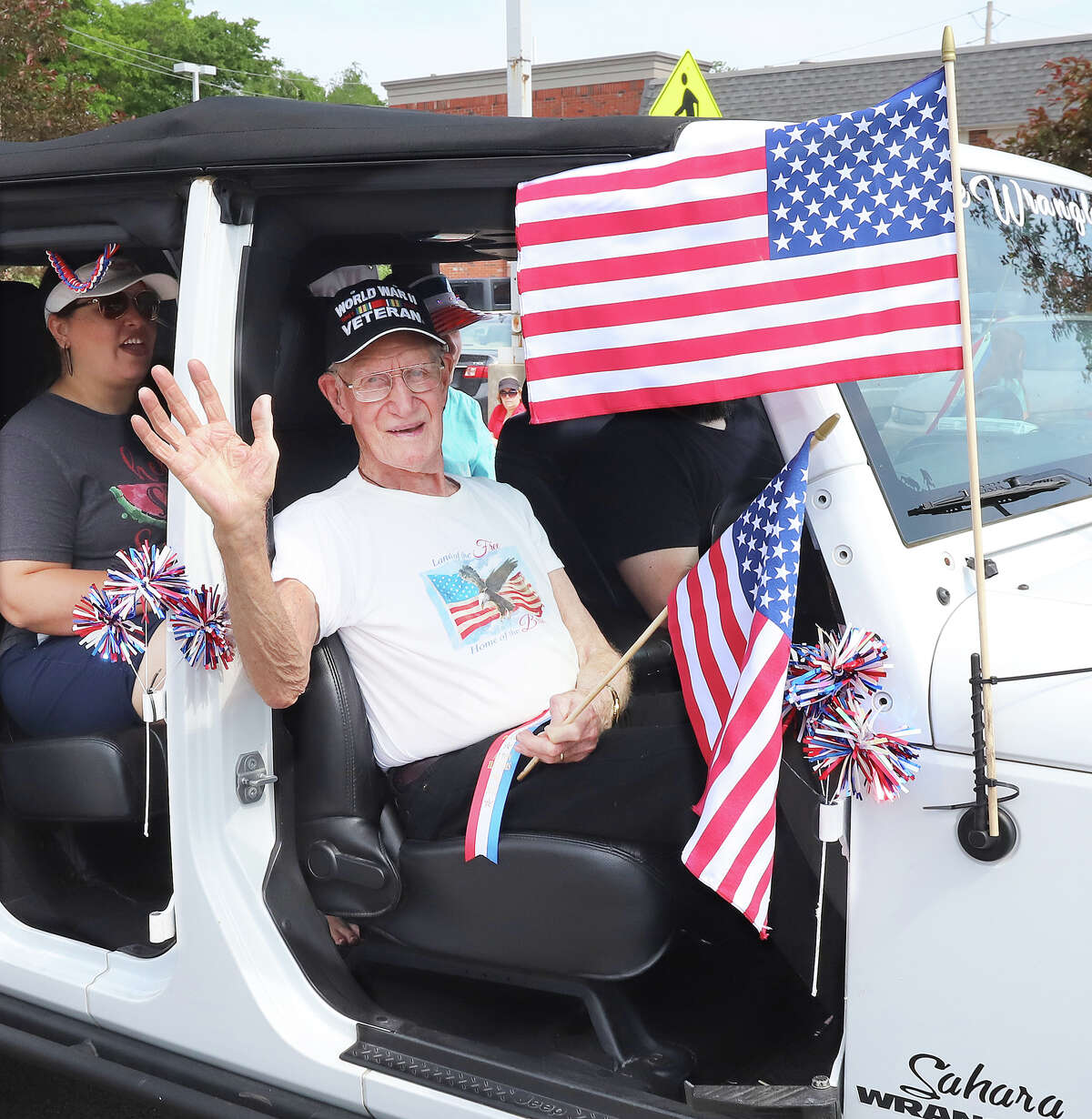 Large crowds come out for annual Alton Memorial Day Parade, one of