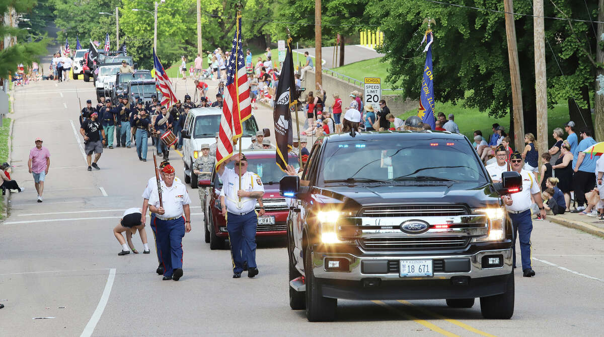 Large crowds come out for annual Alton Memorial Day Parade, one of