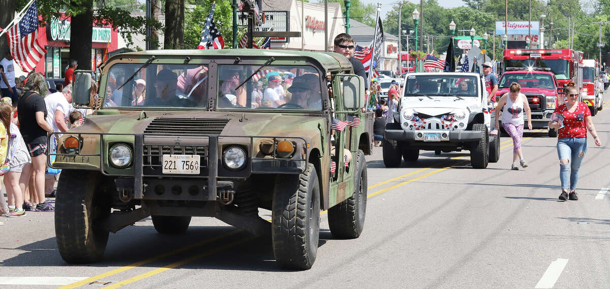 Large crowds come out for annual Alton Memorial Day Parade, one of nation