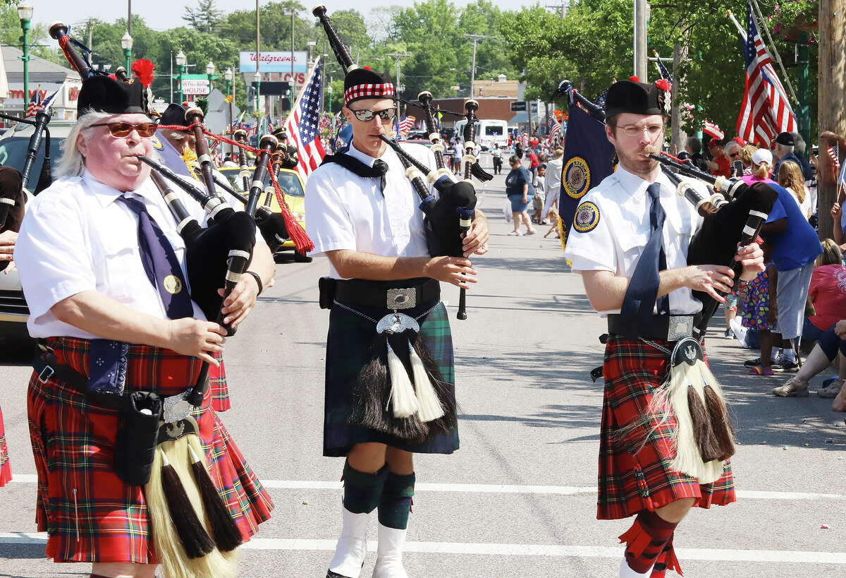 Large crowds come out for annual Alton Memorial Day Parade, one of