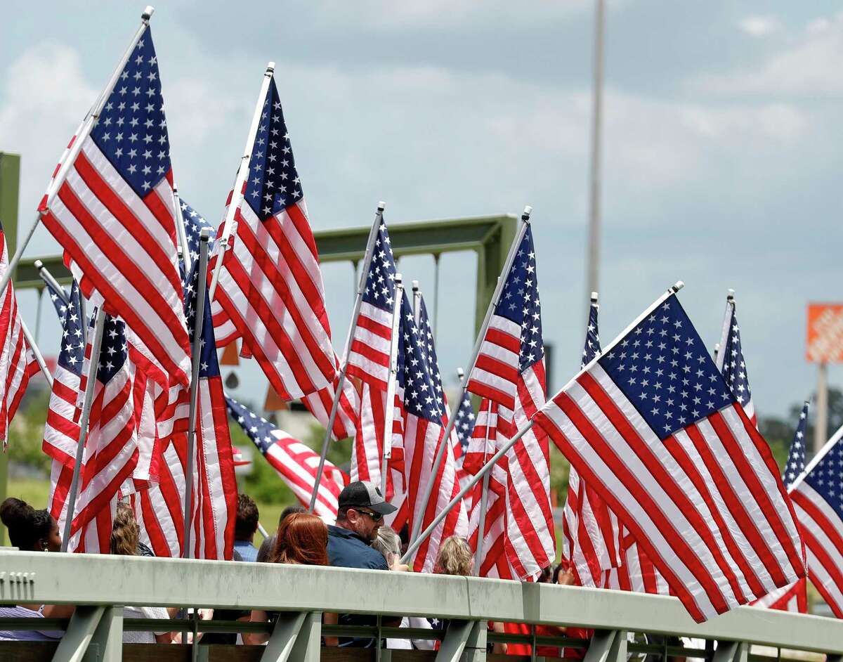 Is costco gas open on veterans day