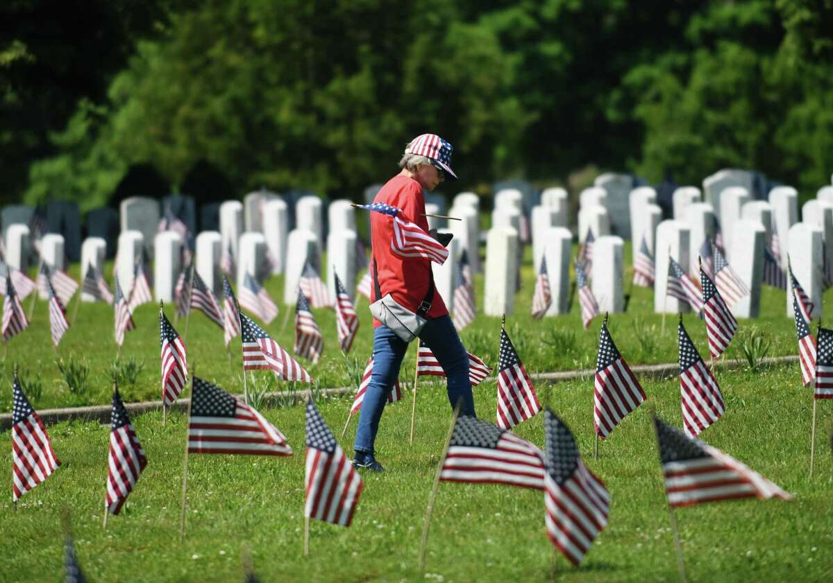 In Photos Darien Memorial Day parade ends at Spring Grove Veterans
