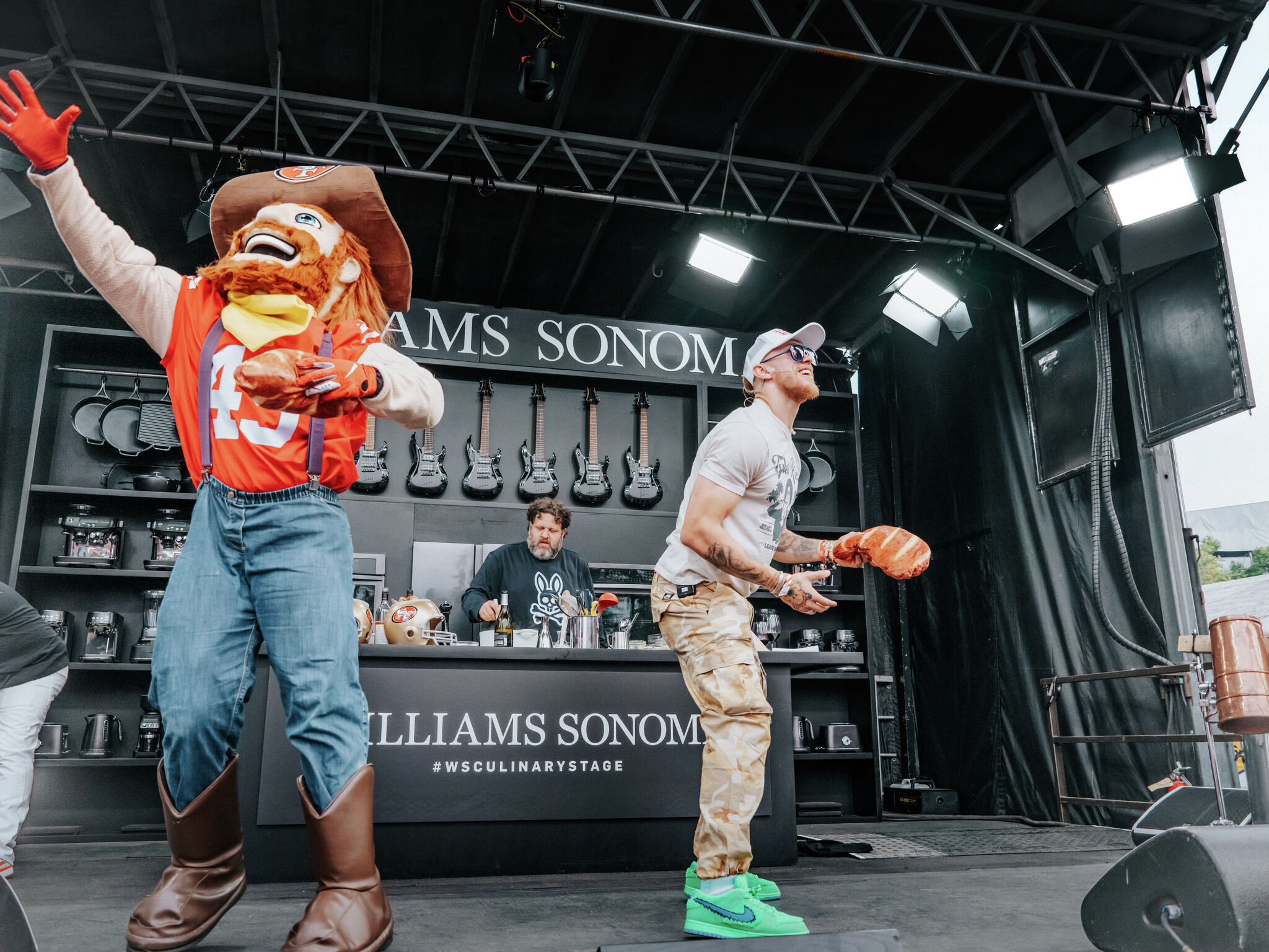 Nfl Player George Kittle onstage with Mount Westmore - E-40 onstage during  the 2022 BottleRock Napa Valley at Napa Valley Expo on May 28, 2022 in  Napa, California. Photo: Chris Tuite/imageSPACE/Sipa USA