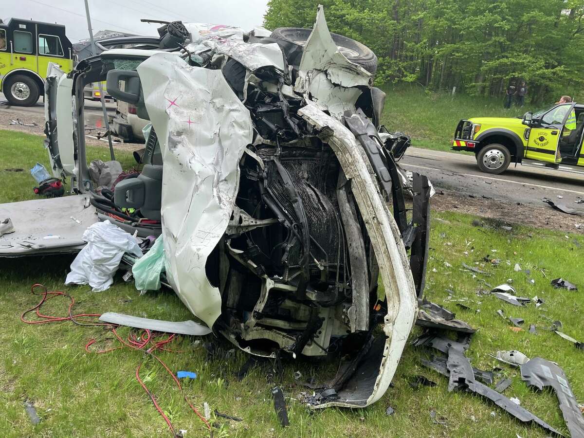 One driver injured after car crash in Lansing