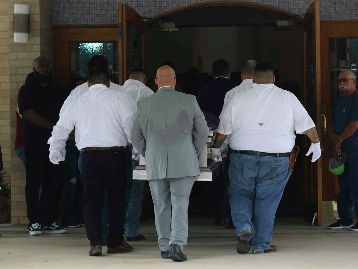 ‘A heart to lend’ Outpouring from elsewhere swells crowds at Uvalde’s