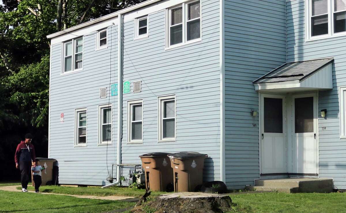 Stamford’s housing authority plan for Oak Park Raze 27 buildings, fix