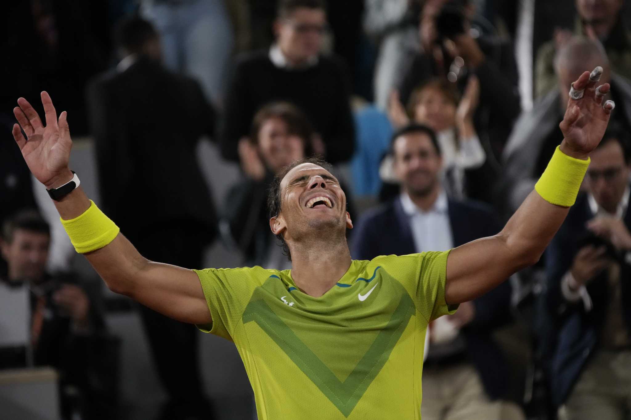 Rafael Nadal poses with his Roland Garros trophy 2018 (3) – Rafael Nadal  Fans