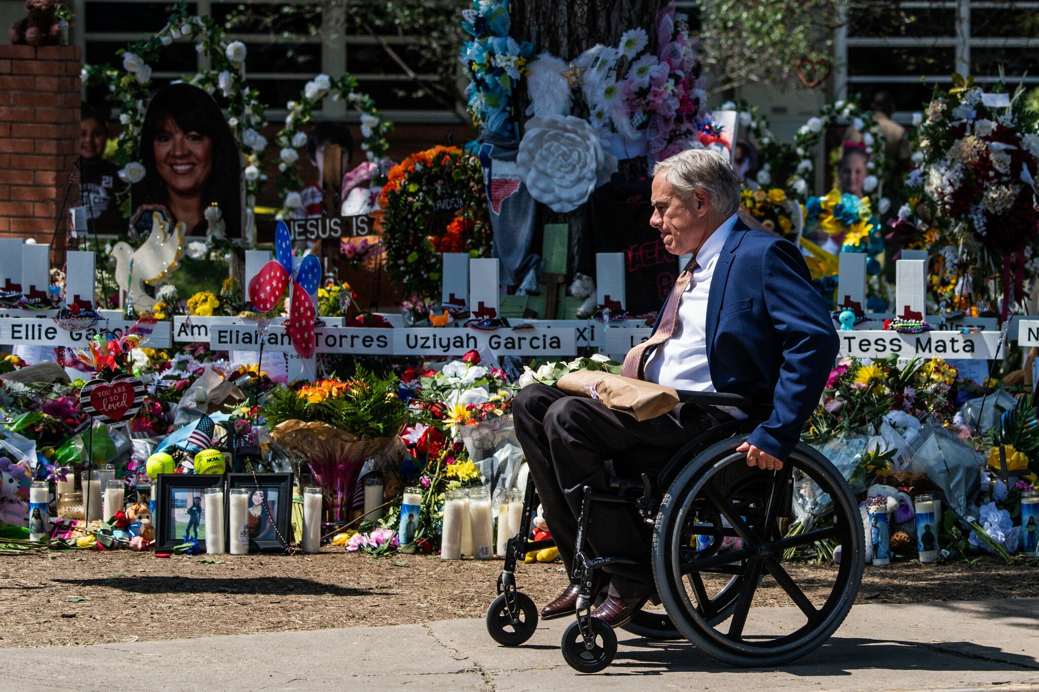 Governor Greg Abbott calls for committee meetings, random school safety audits instead of special session after Uvalde shooting - Vimarsana News