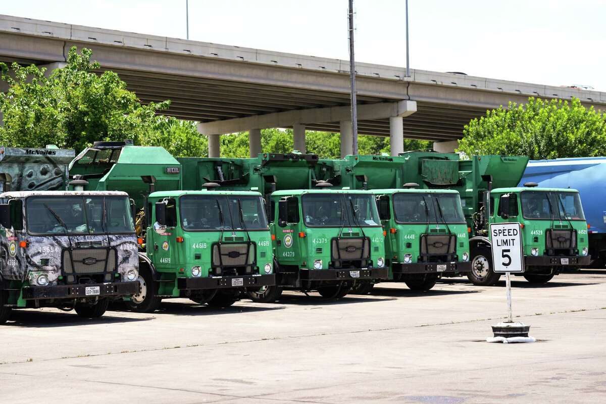 Yard Waste Collection In Houston Interrupted Due To Staff Shortages Yard Waste Collection In Houston Interrupted Due To Staff Shortages