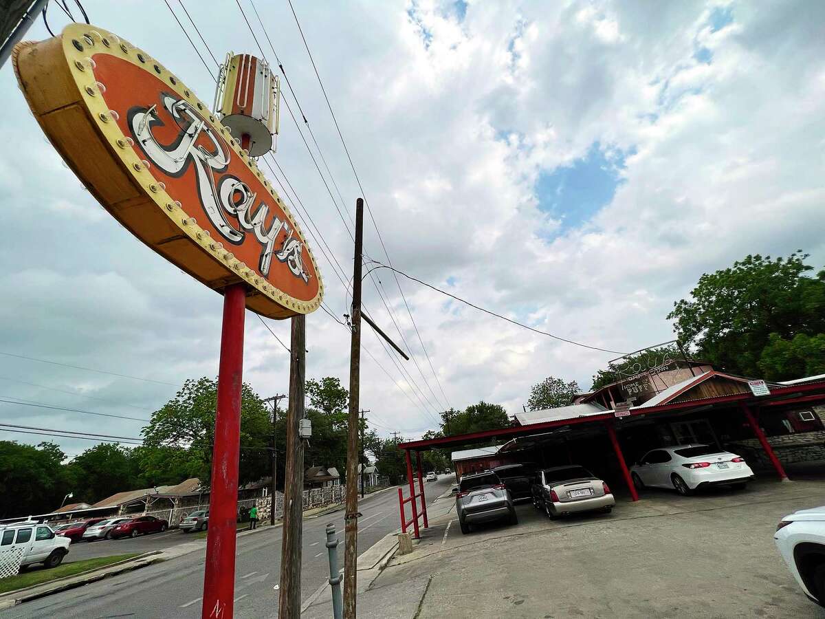 San Antonio puffy taco showdown: Ray’s Drive Inn vs. Henry’s