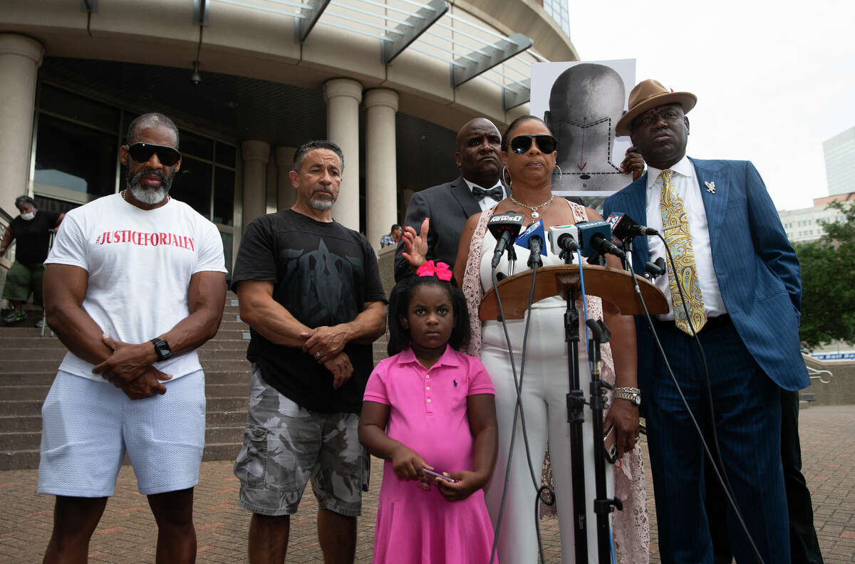 Tiffany Rachal, mother of Jalen Randle, speaks about losing her son while pointing to Randle's daughter, Jaylaa Randle, 5, during a press conference Thursday, June 2, 2022, at Harris County Civil Courthouse in Houston. Houston police officer Shane Privette, accused years prior of on-duty misconduct, allegedly shot Randle in the back of his neck last month before he had a chance to put his hands up.