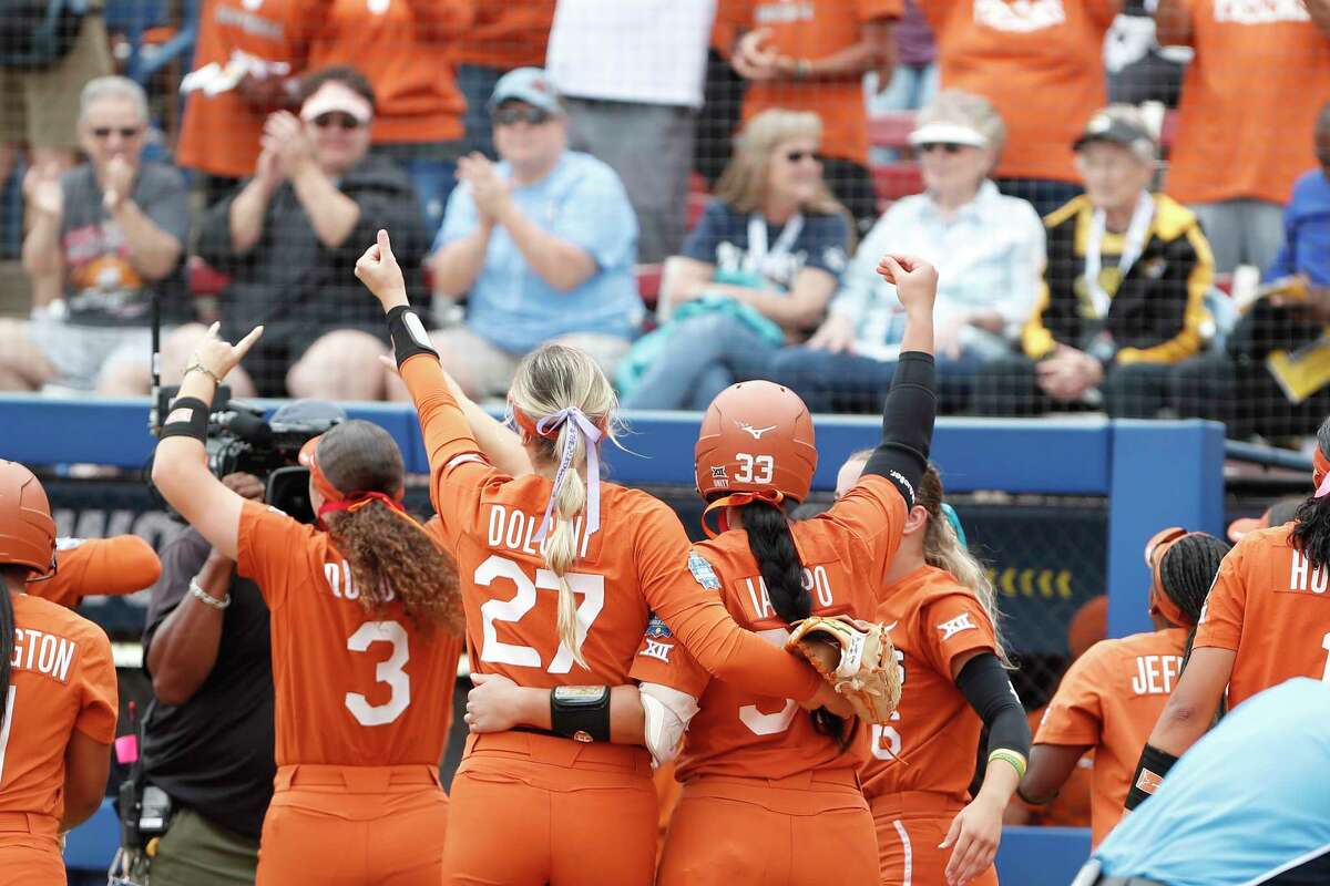 Texas Longhorns top UCLA Bruins in Women's College World Series opener