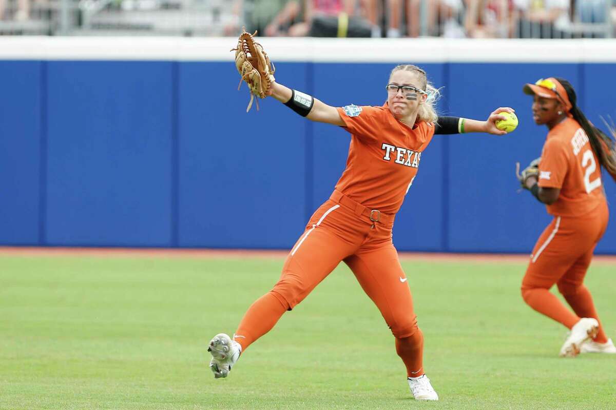 Texas Longhorns top UCLA Bruins in Women's College World Series opener