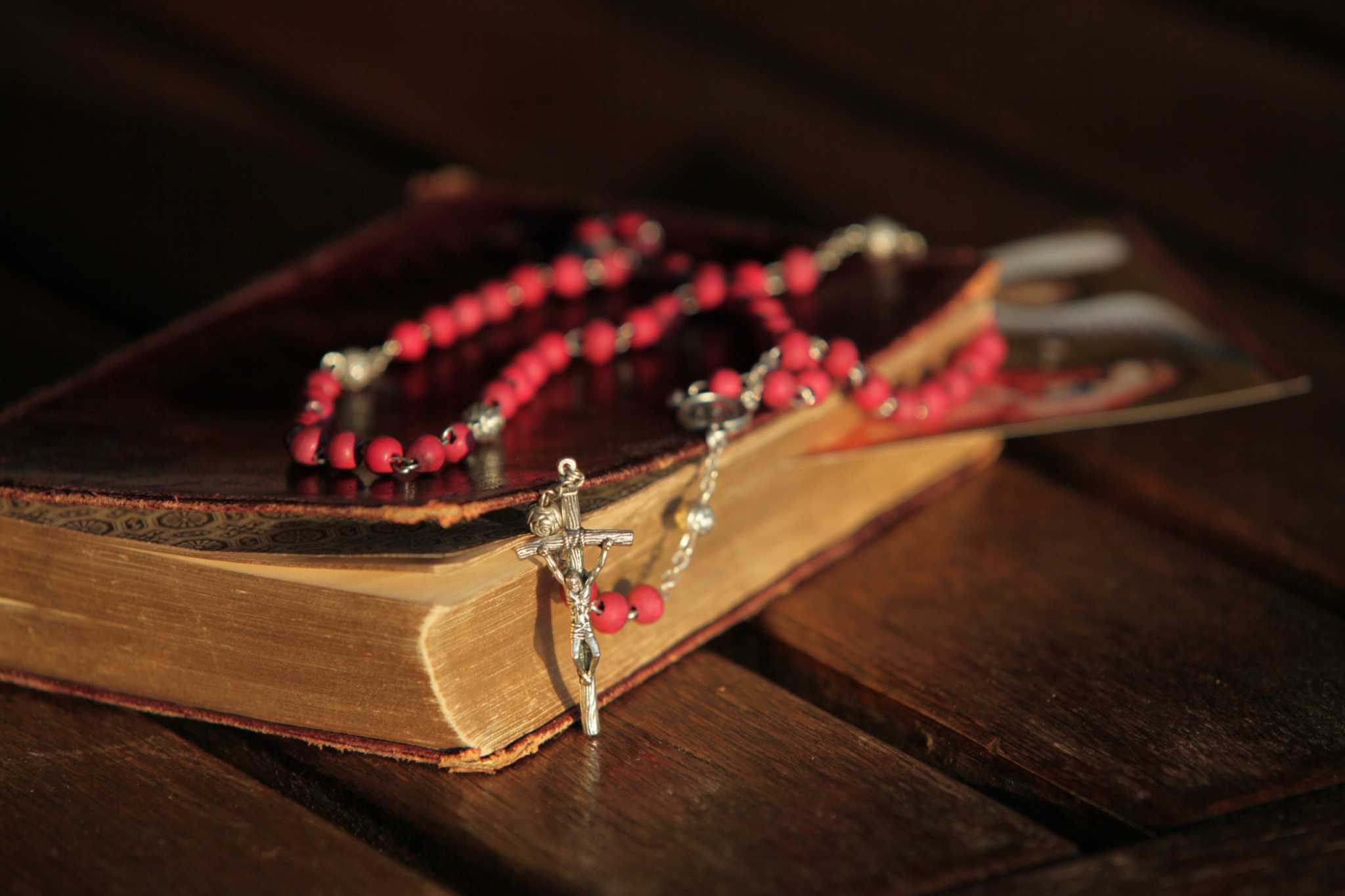 St. John the Evangelist eighth graders make rosaries for first responders - Vimarsana News