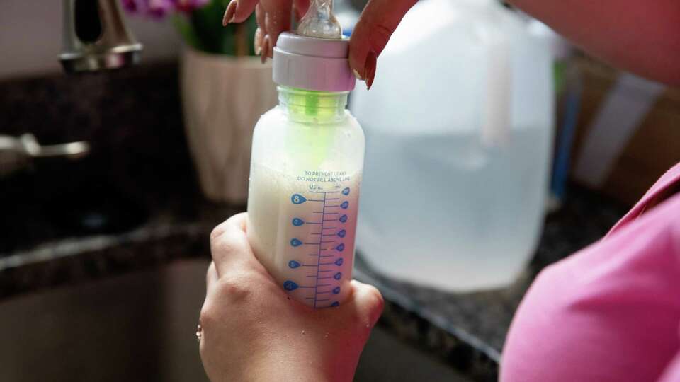 FILE Ñ A mother prepares a bottle of baby formula in Plymouth, Mass., May 15, 2022. President Joe Biden announced new shipments of baby formula from Europe on Wednesday, June 1, as he prepared to meet with top officials from five baby food companies amid an ongoing shortage that has left parents desperately searching for ways to feed their infants. (Kayana Szymczak/The New York Times)