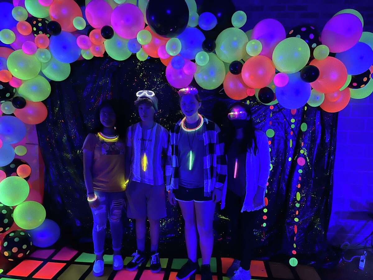Lincoln Middle School Eighth graders Celebrate With Glow Party