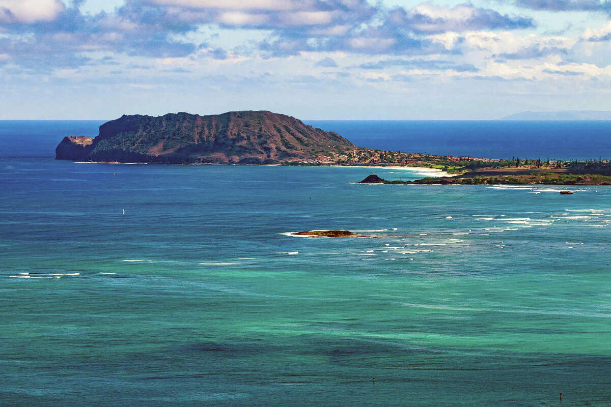 On the Windward side of Oahu, more than 1,500 iwi kupuna (ancestral Hawaiian skeletal remains) were unearthed from the sand dunes starting in 1915 on the shoreline of Mokapu, a peninsula that juts out into the Pacific about 4 miles long and divides Kaneohe Bay from Kailua Bay.