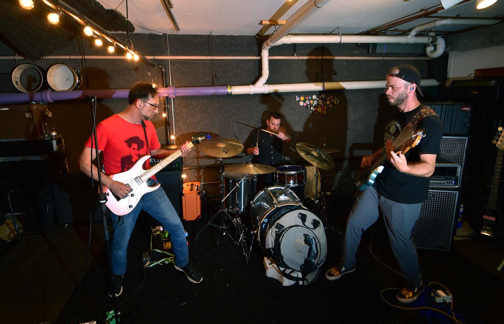 Alt metal band Helmet picks Stamford-based rockers Hosemen to open ...