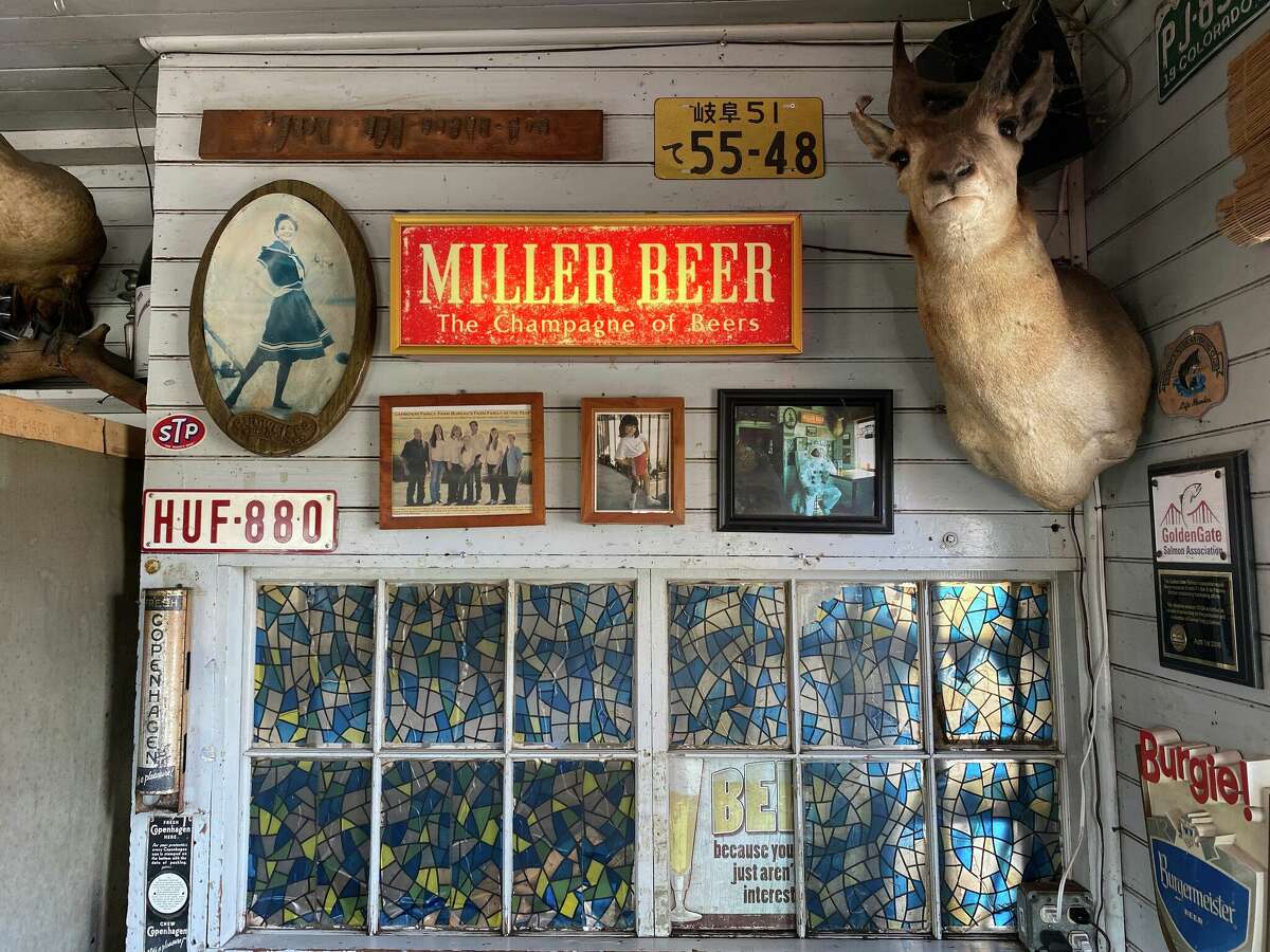 Ernie’s Tin Bar in the North Bay will kick you out if you're on the phone