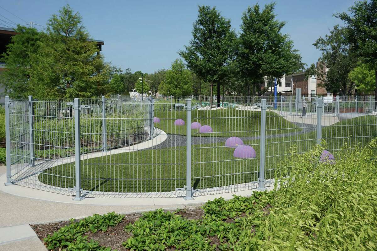 Woodchase Park opened in Houston in October 2021 and boasts 1.75 acres of children’s play areas, gathering spots, restrooms, water fountains, a community garden, library cart and a fenced-in dog park, and activities and events.